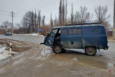 63-летний водитель УАЗа травмировался в ДТП в Волгограде