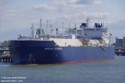 Потертый льдами танкер с СПГ из России опоздал в Азию лишь на 8 часов