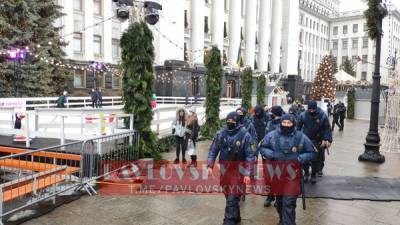 Полиция взяла под усиленную охрану центр Киева