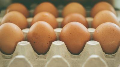 СМИ: Куриные яйца резко подорожали в России