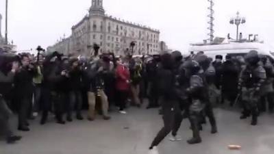 Полиция задержала уроженца Чечни, устроившего драку с ОМОНом в центре Москвы