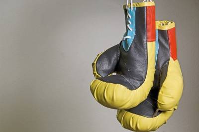 Москвичка осталась без 400 тысяч рублей при попытке продать боксерские перчатки