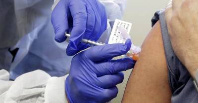 Обе дозы вакцины получили уже 4357 человек, одну — 16 998 человек