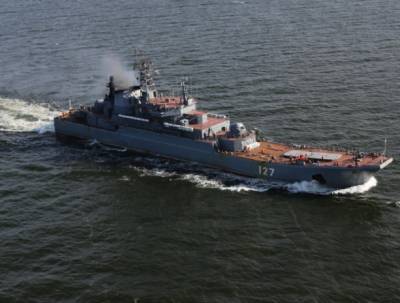 БДК «Минск», приняв на борт десант, срочно вышел в море