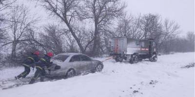 Снегопад в Украине: где ввели ограничения на движение транспорта