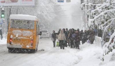 Стихия не оставила шансов Киеву, транспорту некуда деваться: кадры снежного "наводнения"