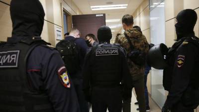 За день полиция провела как минимум 15 обысков у сторонников Навального