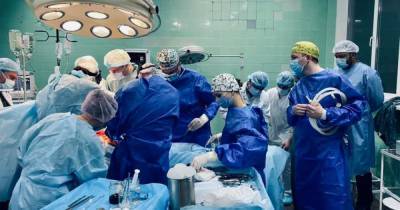 Хирурги впервые провели трансплантацию обеих рук - tsn.ua - Исландия
