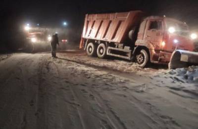 Украина в снегу: какие дороги страны перекрыты для транспорта