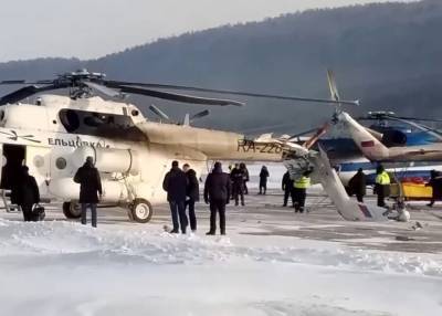 Вертолет при взлете зацепил здание в Красноярском крае