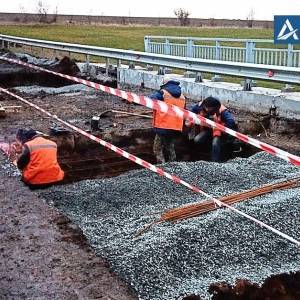 Из-за работ на мосту в Запорожской области временно ограничено движение. Фото