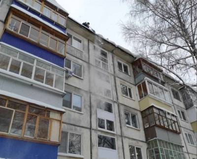 В Ульяновске от снега и наледи очистили 146 кровель домов
