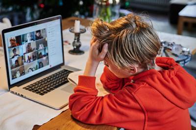 Родители перечислили «гениальные» способы детей халтурить на онлайн-занятиях