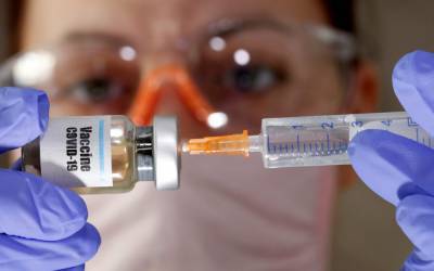 Рада разрешила использование в режиме экстренного использования вакцины, не прошедшие третью стадию испытаний
