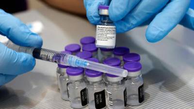 Эксперт: вакцины от коронавируса менее эффективны против южноафриканской мутации