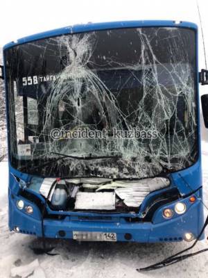 Очевидцы сообщают о серьёзном ДТП с рейсовым автобусом в Кузбассе