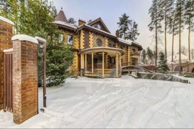 Дом с башенками в Сертолово вошел в топ-10 самых дорогих дворцов России