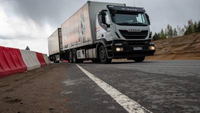 В Петербург запретили въезд грузовикам более 8 тонн и классом ниже "Евро-3"