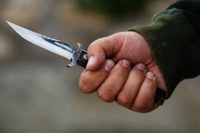 В Киеве мужчина гонялся за прохожим с ножом