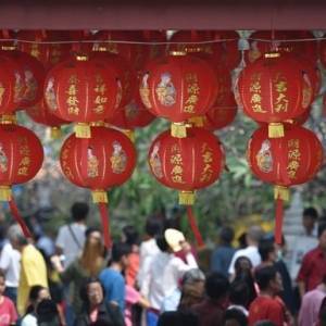 В китайских городах жителям платят, чтобы те оставались дома в новогодние праздники