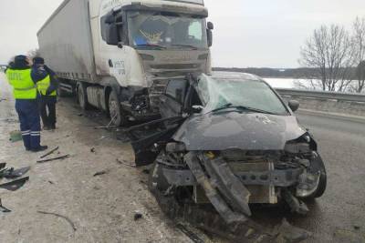 В Марий Эл при столкновении «Форда» с грузовиком погибла пассажирка