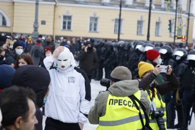 В Петербурге переоденут журналистов к массовым акциям