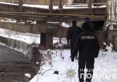 В Киеве нашли в реке мертвым военнослужащего