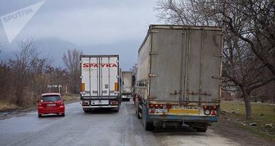 Верхний Ларс сегодня: дорога к российской границе закрыта для тяжелогрузов