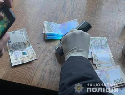 Взял 70 тысяч гривен взятки: на Львовщине задержали руководителя лесхоза – фото