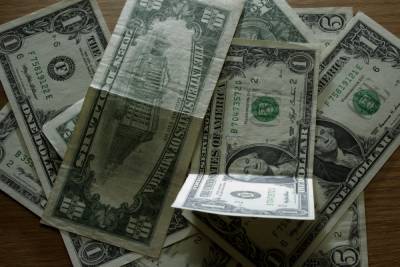 Курс доллара впервые с 2020 года превысил 76 рублей
