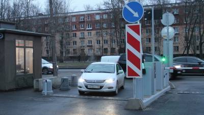 Перехватывающую парковку открыли у метро "Проспект Ветеранов"