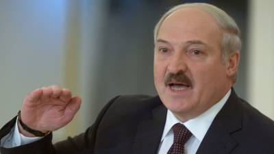 Лукашенко заявил о готовности защищать Белоруссию на танке