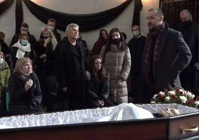 Руслан Белый устроил стендап на похоронах Шаляпина
