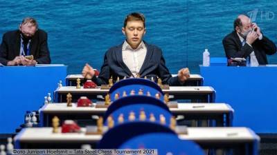 18-летний Андрей Есипенко обыграл действующего чемпиона мира по шахматам Магнуса Карлсена