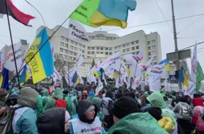 Протестующие ФОПы добрались до КСУ (ВИДЕО)