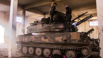 Перуанская армия перебрасывает танки на границу с Эквадором