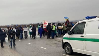 Тарифные протесты: на Полтавщине люди перекрыли трассу Киев-Харьков