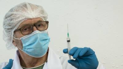 Главам регионов РФ поручили следить за ситуацией с вакцинацией от COVID-19