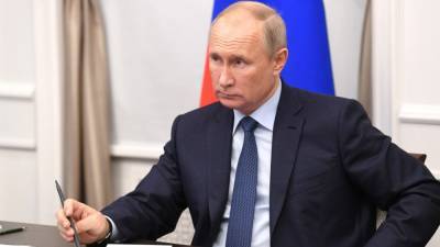 Путин заявил об отступлении коронавируса в России