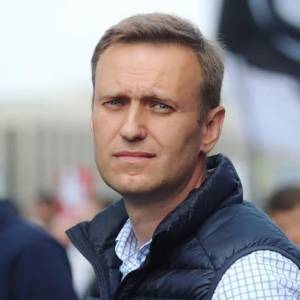 Суд оставил Навального под арестом