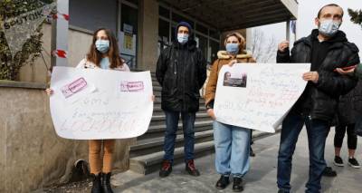 Акция протеста у Минздрава Грузии: 41 вопрос министру