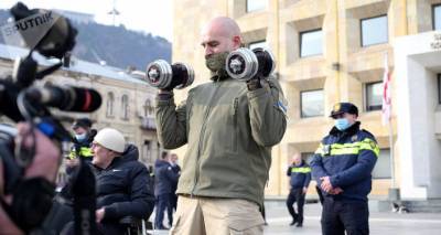 Спортсмены и представители фитнес-клубов провели акцию протеста в Тбилиси - видео