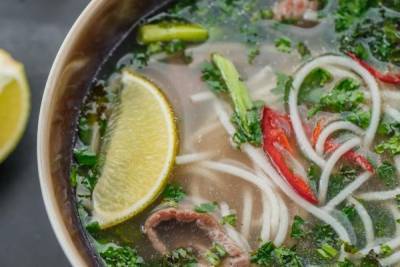Как приготовить вьетнамский суп Фо Бо: рецепт от Евгения Клопотенко