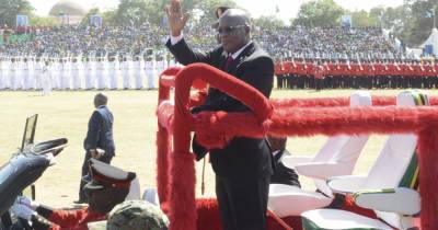 Президент Танзании, который объявил страну свободной от коронавируса, усомнился в эффективности вакцин