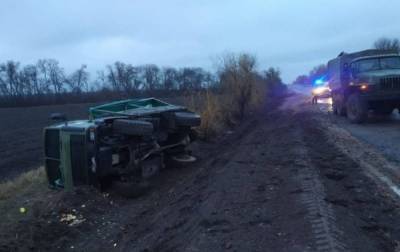 В Николаевской области перевернулся военный грузовик, есть пострадавшие