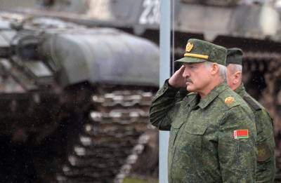 Лукашенко на танке приготовился защищать Белоруссию