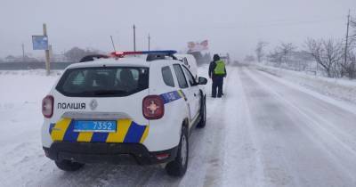 Полиция закрыла трассу Киев – Одесса из-за непогоды: более 100 грузовиков стоят в пробке