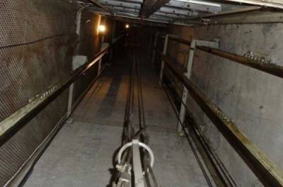ЧП в Киеве: рабочие сорвались в шахту лифта, есть погибший
