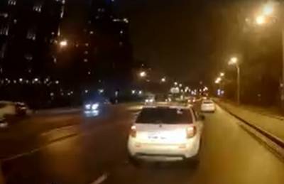 Петербуржцы раскритиковали «Сузуки», который не пропустил автомобиль скорой помощи