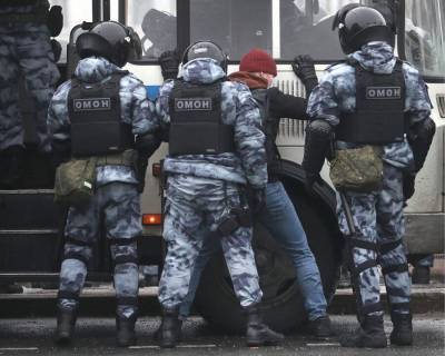 Еще два уголовных дела завели в Москве за применение насилия к силовикам